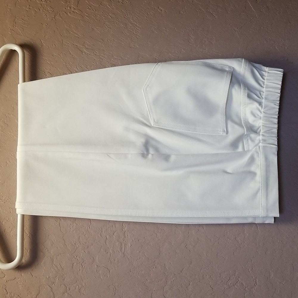 ISAAC MIZRAHI Sz 8 White pants with stitched seam on legs, EUC, CL#139